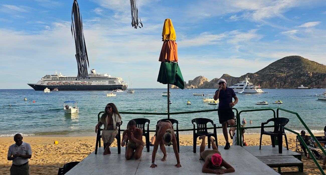 Mango Deck Beach Club Cabo